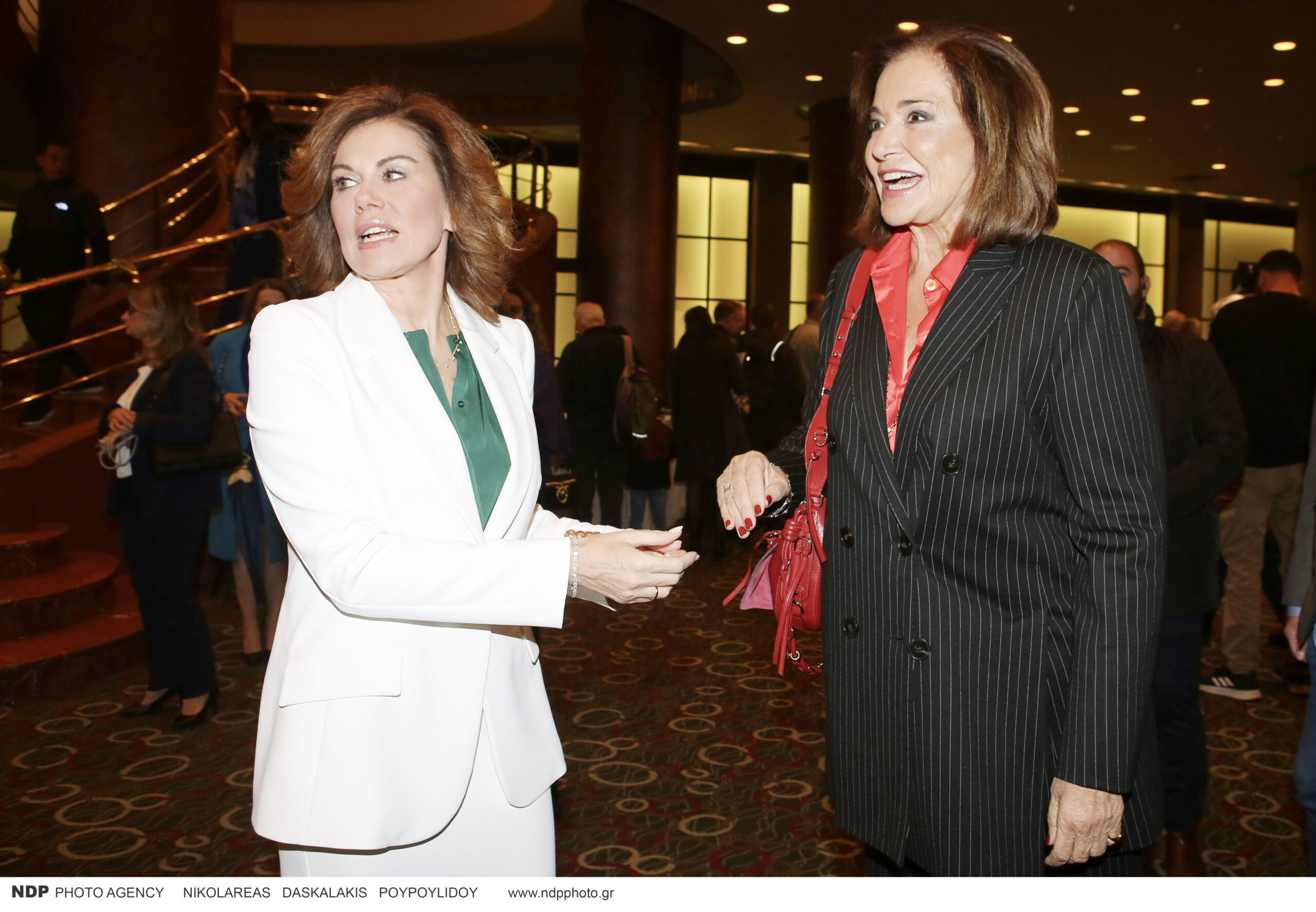 Άδωνις Γεωργιάδης: Η Ευγενία Μανωλίδου και ο γιος τους στο πλευρό του για την έναρξη της «Ρώμης» – Δείτε φωτογραφίες 16 Ντόρα Μπακογιάννη /Ευγενία Μανωλίδου