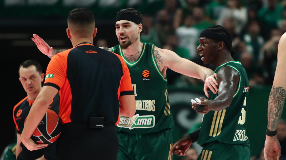 Ναν και Χουάντσο διαμαρτύρονται στους διαιτητές  (ΑΡΓΥΡΩ ΑΝΑΣΤΑΣΙΟΥ