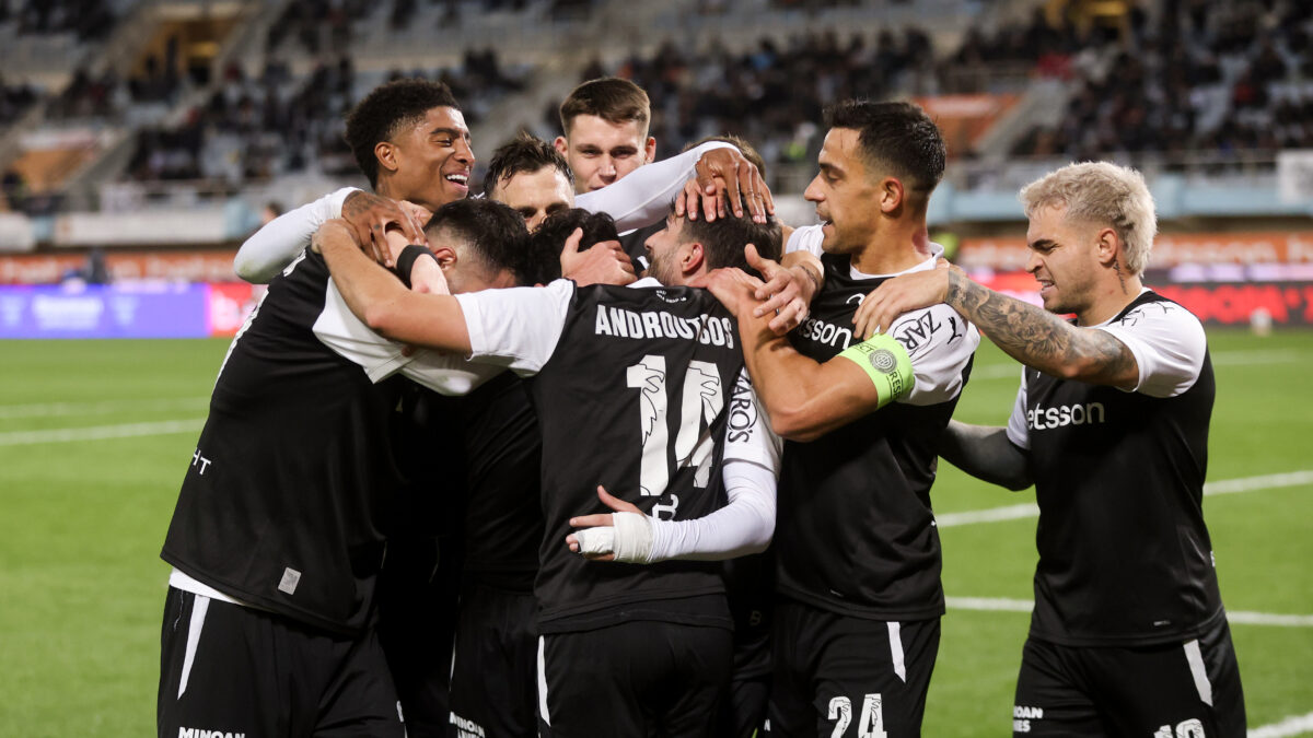 Οι παίκτες του ΟΦΗ πανηγυρίζουν κόντρα στον Πανσερραϊκό