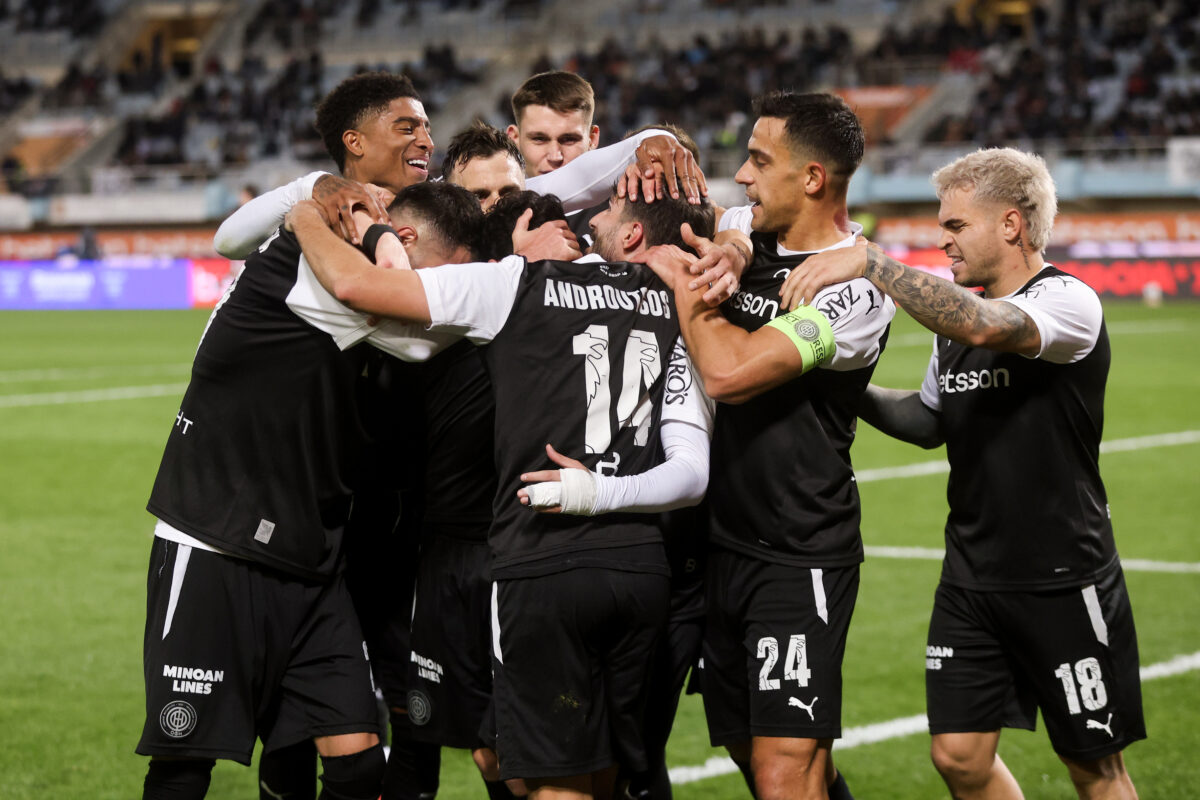 Οι παίκτες του ΟΦΗ πανηγυρίζουν κόντρα στον Πανσερραϊκό