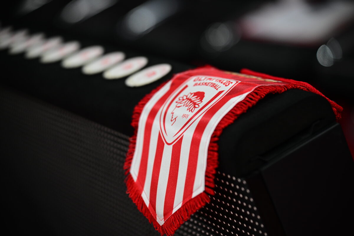 Ολυμπιακός: «Εξοντωτική ποινή στον Ταϊρίκ Τζόουνς, δεν εφαρμόστηκε η προκήρυξη για τον Παναθηναϊκό στο Super Cup»