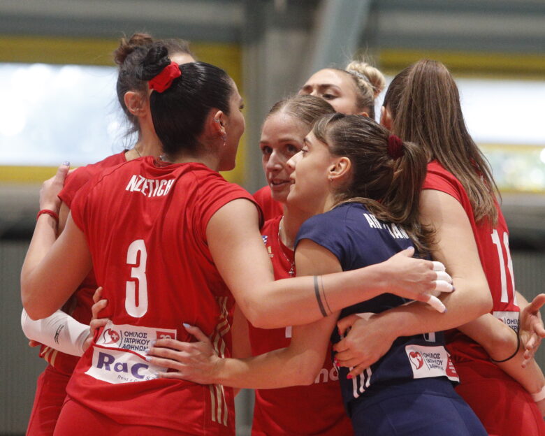 Ο Ολυμπιακός καταγγέλλει επίθεση οπαδών του Παναθηναϊκού πριν το ντέρμπι του βόλεϊ γυναικών