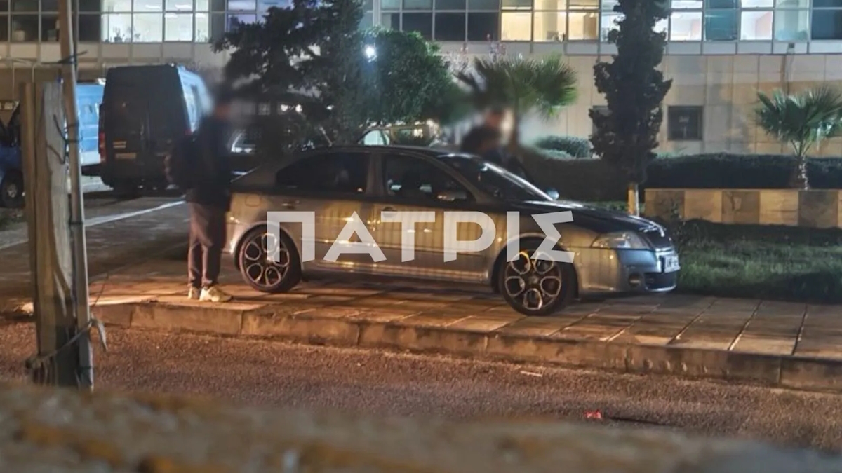 Κλούβα της αστυνομίας μεταφέρει τους 15 συλληφθέντες για την υπόθεση του ΟΠΕΚΕΠΕ