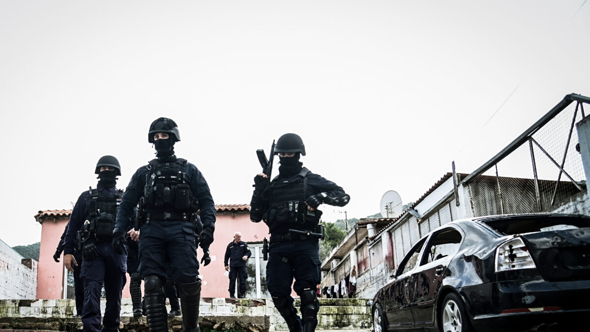 Επιχείρηση της Ελληνικής Αστυνομίας  σε καταυλισμό Ρομά στα Νεόκτιστα Ασπροπύργου, Παρασκευή 9 Δεκεμβρίου 2022.
(ΜΙΧΑΛΗΣ ΚΑΡΑΓΙΑΝΝΗΣ