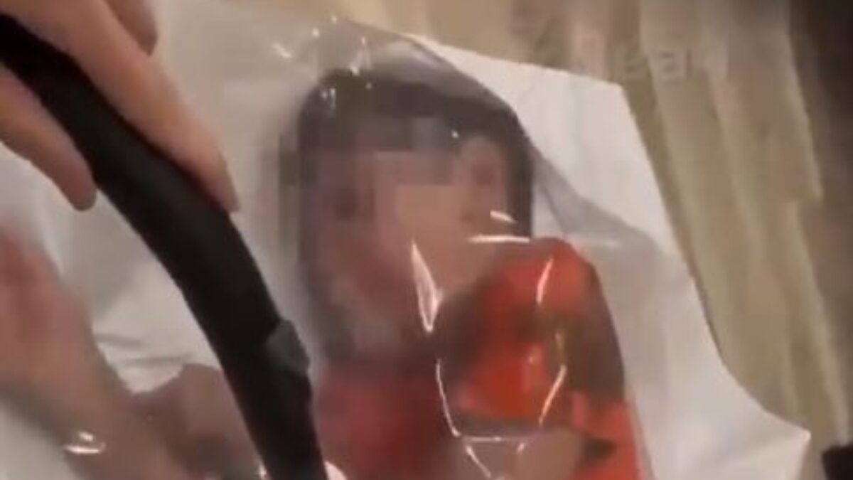 παιδί σε σακούλα