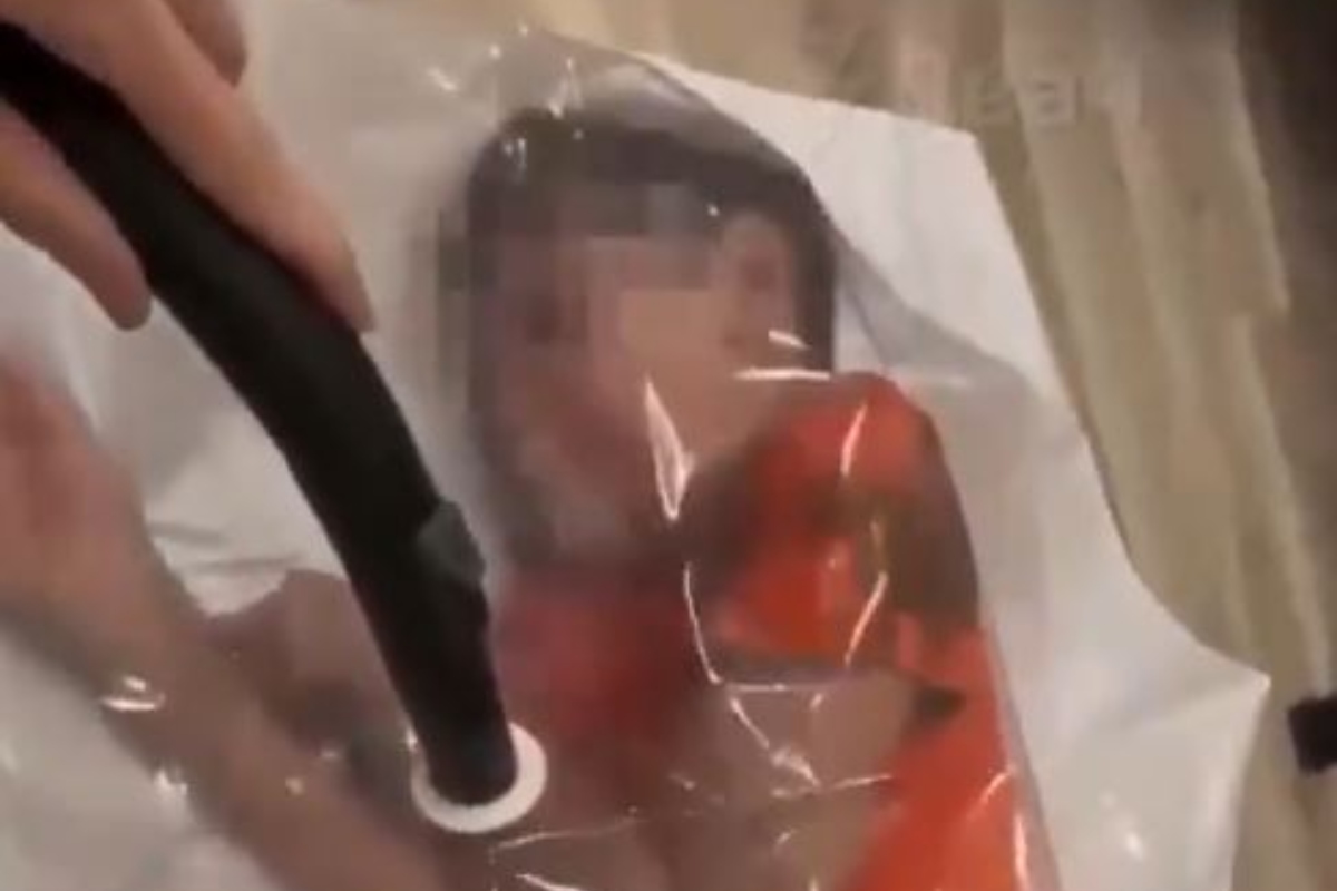 παιδί σε σακούλα