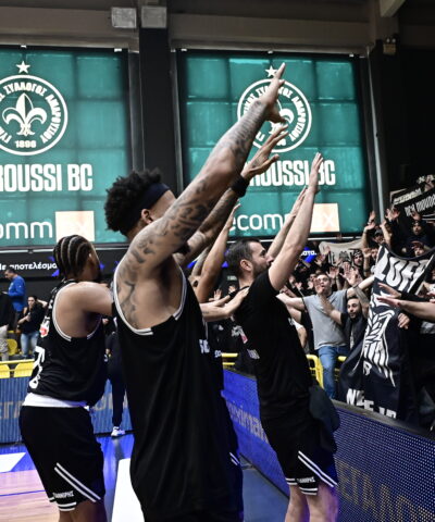 Οι παίκτες του ΠΑΟΚ πανηγυρίζουν στο Μαρούσι (ΜΙΧΑΛΗΣ ΚΑΡΑΓΙΑΝΝΗΣ