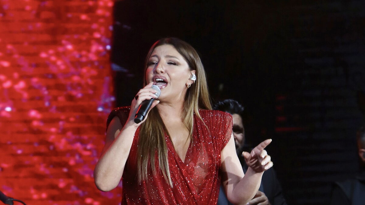 Έλενα Παπαρίζου