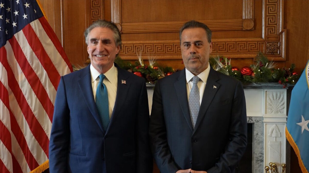 Ο Doug Burgum και ο Σταύρος Παπασταύρου