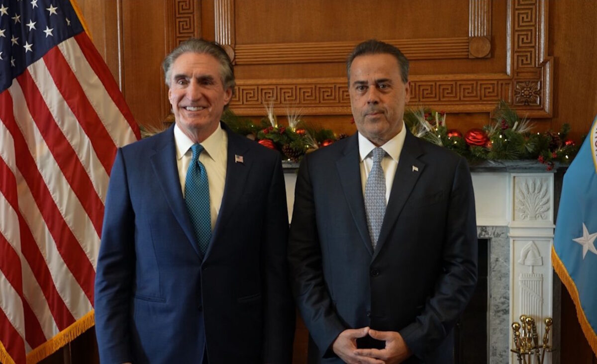 Ο Doug Burgum και ο Σταύρος Παπασταύρου