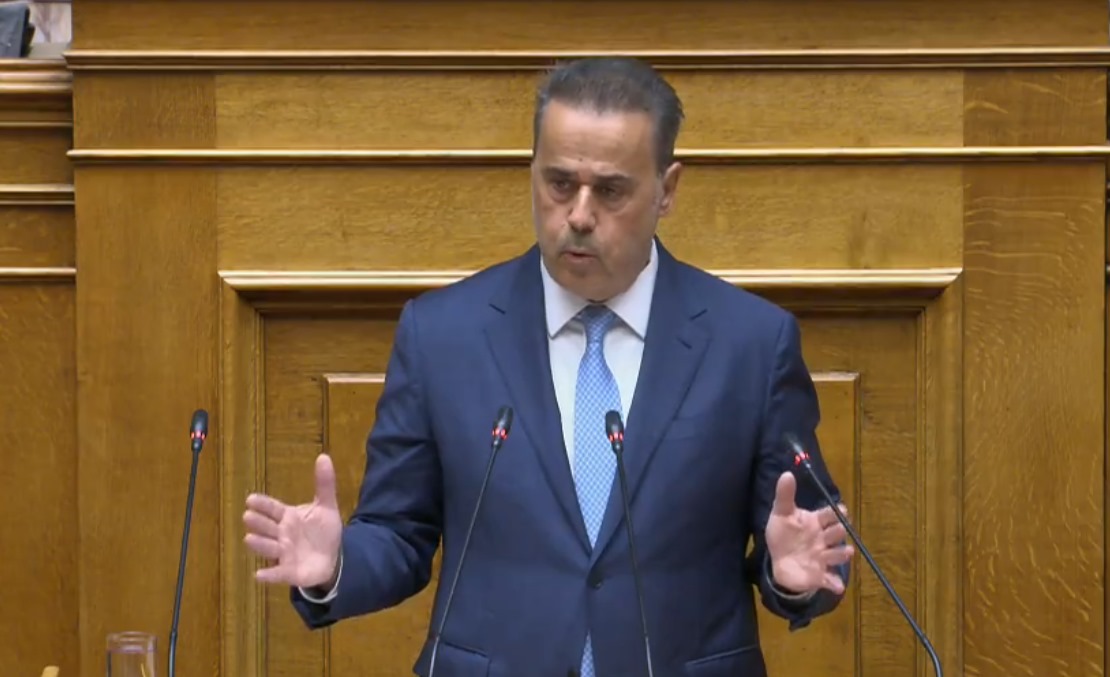 O Σταύρος Παπασταύρου στο βήμα της Βουλής