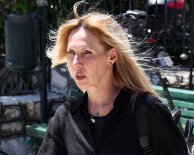 Εβελίνα Παπούλια