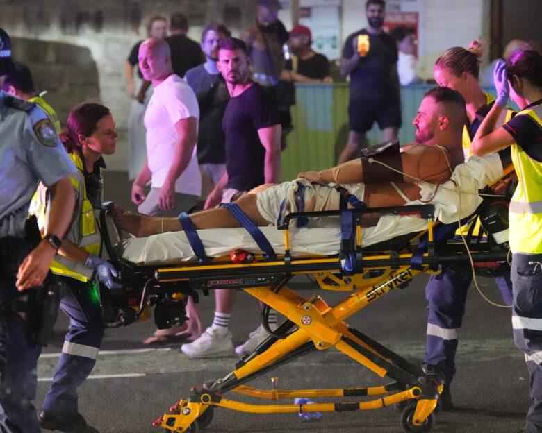 Σίδνεϊ: 12 οι νεκροί από την τρομοκρατική επίθεση σε εβραϊκή γιορτή, βρέθηκε βαν με εκρηκτικά