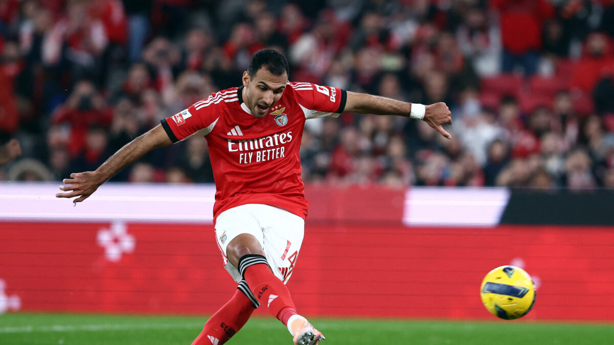 Ο Βαγγέλης Παυλίδης σκοράρει για την Μπενφίκα