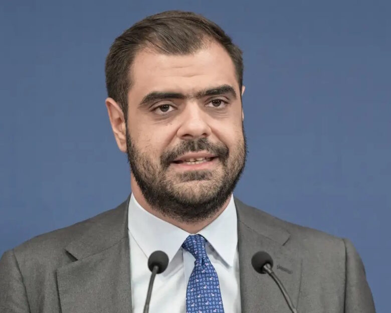 Παύλος Μαρινάκης: «Η Ελλάδα του φραπέ ανήκει στο παρελθόν» – «Ο κ. Ανδρουλάκης πήγε να παίξει το παιχνίδι της κουμπαριάς»