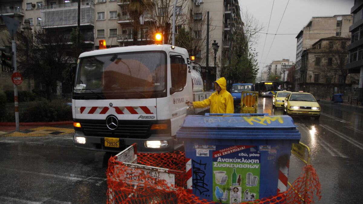 Πειραιώς σε… στάση: Διακοπή κυκλοφορίας και στα δύο ρεύματα λόγω πλημμύρας