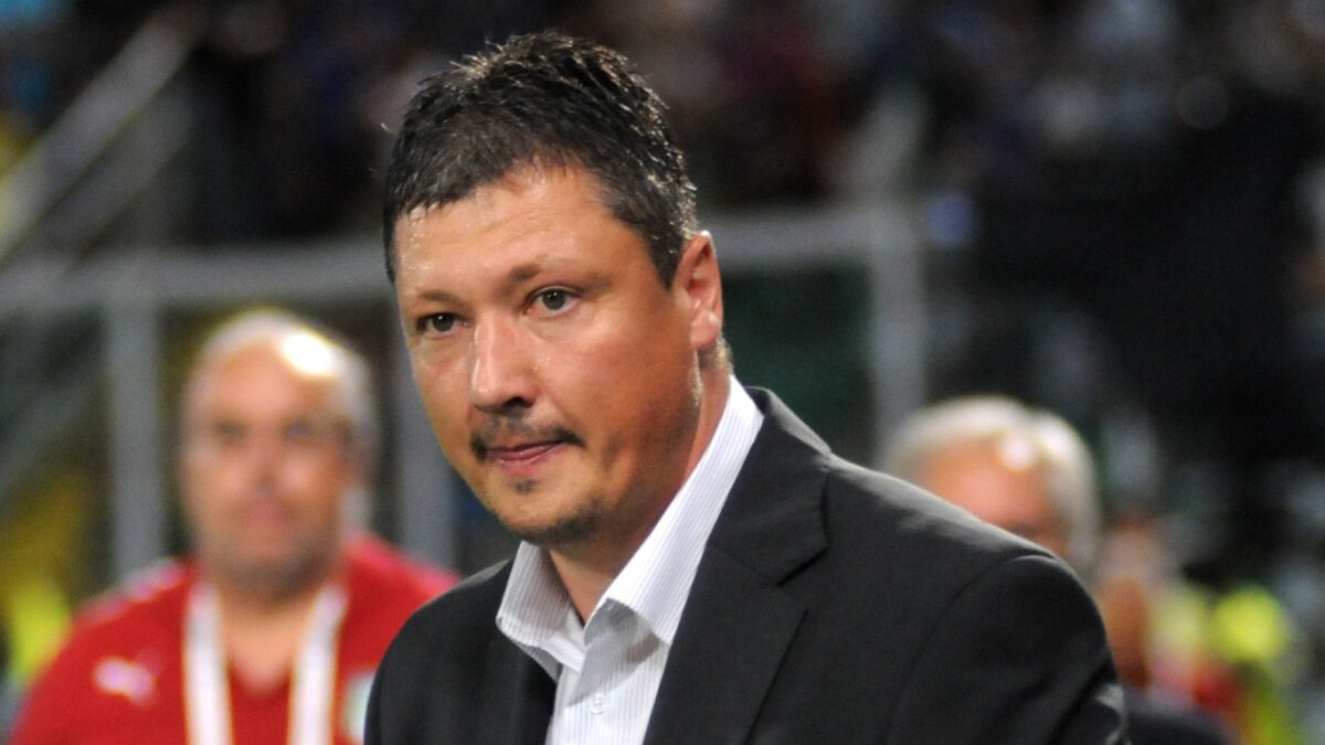 Ο Λούμπο Πένεφ ως προπονητής της εθνικής Βουλγαρίας (AP Photo