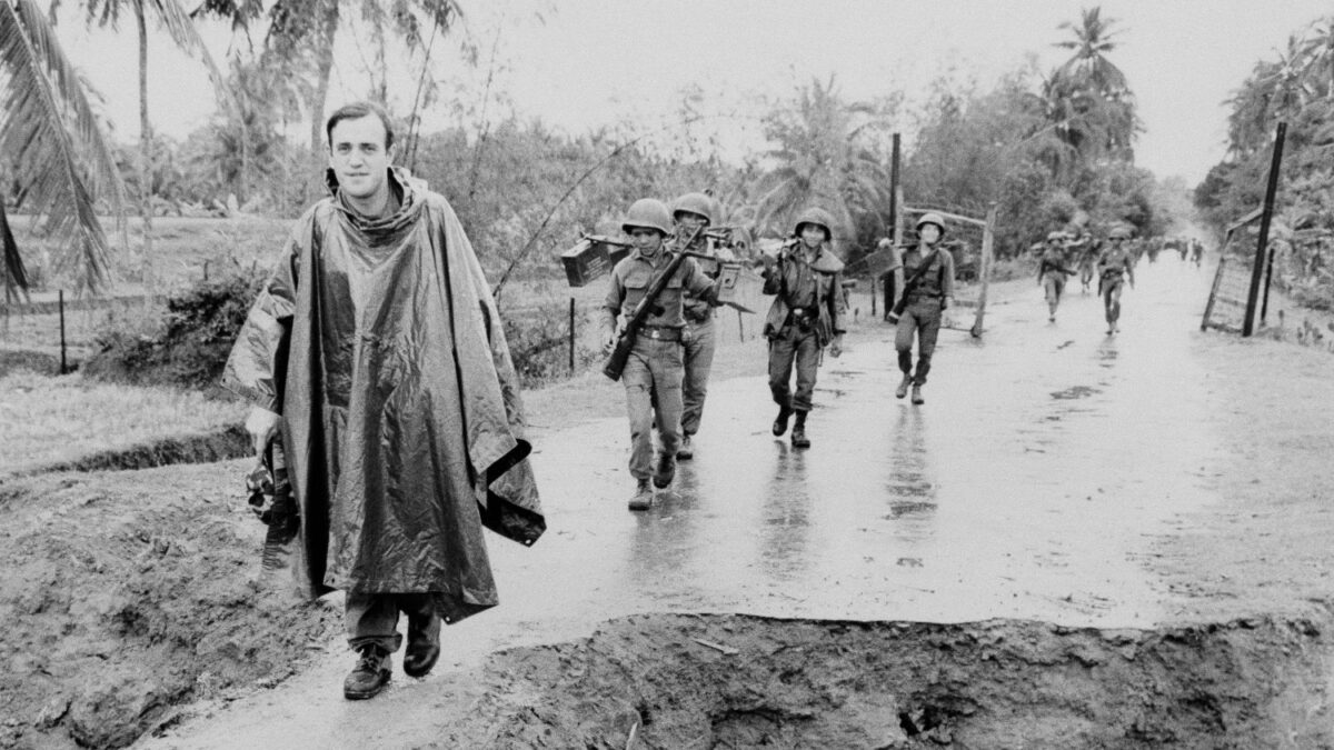 Ο θρυλικός πολεμικός ανταποκριτής Πίτερ Αρνέτ