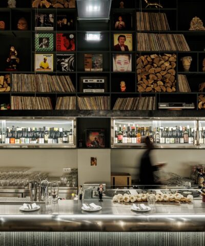 Γαστρονομία, κοκτέιλ, μουσική: Το Pharaoh γιορτάζει 3 χρόνια με στυλ