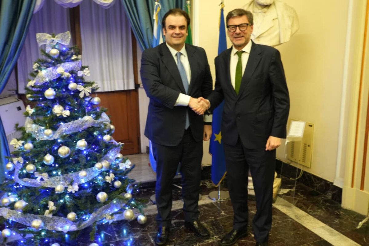 Ο Κυριάκος Πιερρακάκης και ο Giancarlo Giorgetti