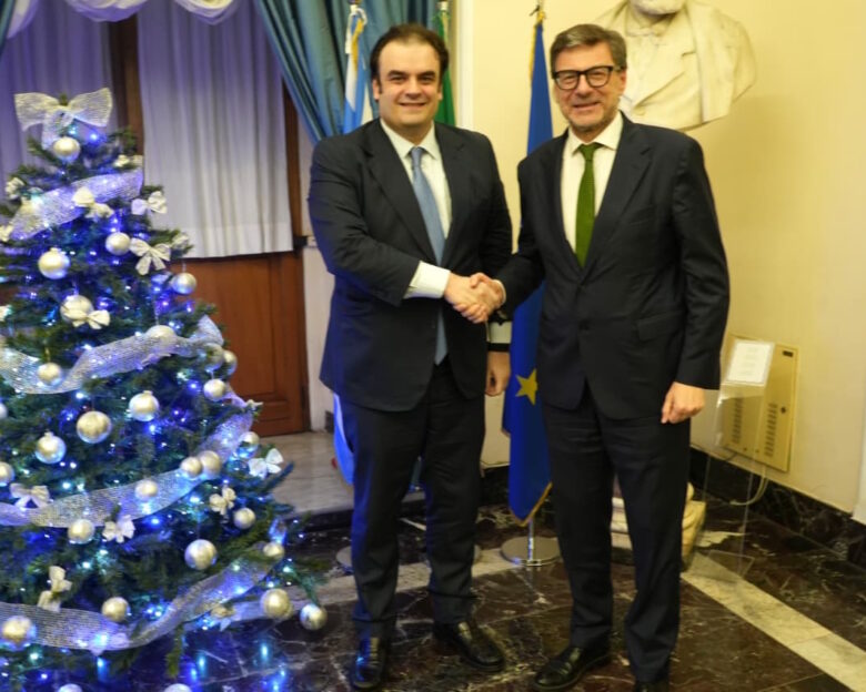 Συνάντηση Πιερρακάκη με τον Ιταλό ΥΠΟΙΚ Giancarlo Giorgetti στη Ρώμη