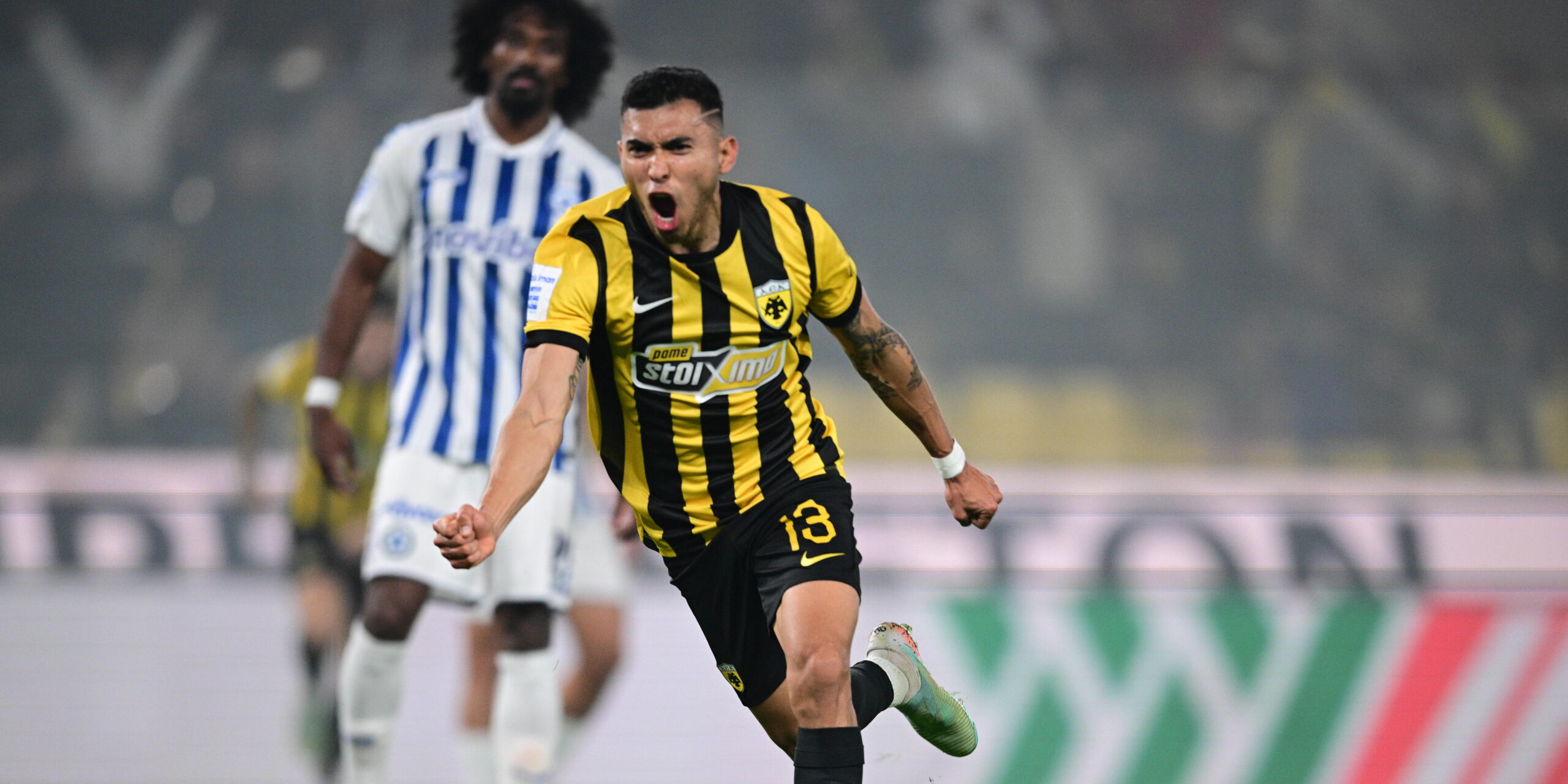 Ο Πινέδα πανηγυρίζει το γκολ του