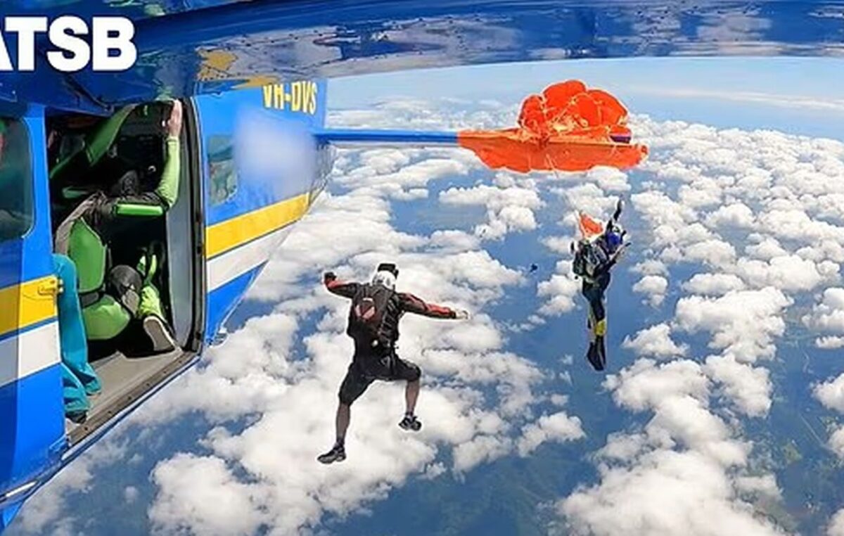 Αλεξίπτωτο πιάστηκε στην ουρά αεροπλάνου,