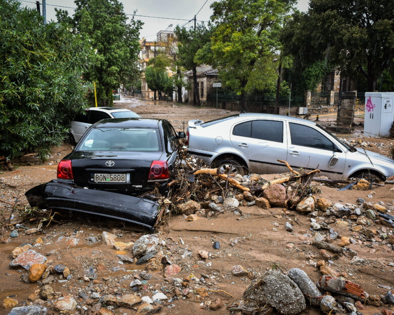 Κακοκαιρία Byron: Ανελέητο το χτύπημα των φαινομένων στην Αττική – 245 χιλιοστά νερού έπεσαν στη Βλυχάδα