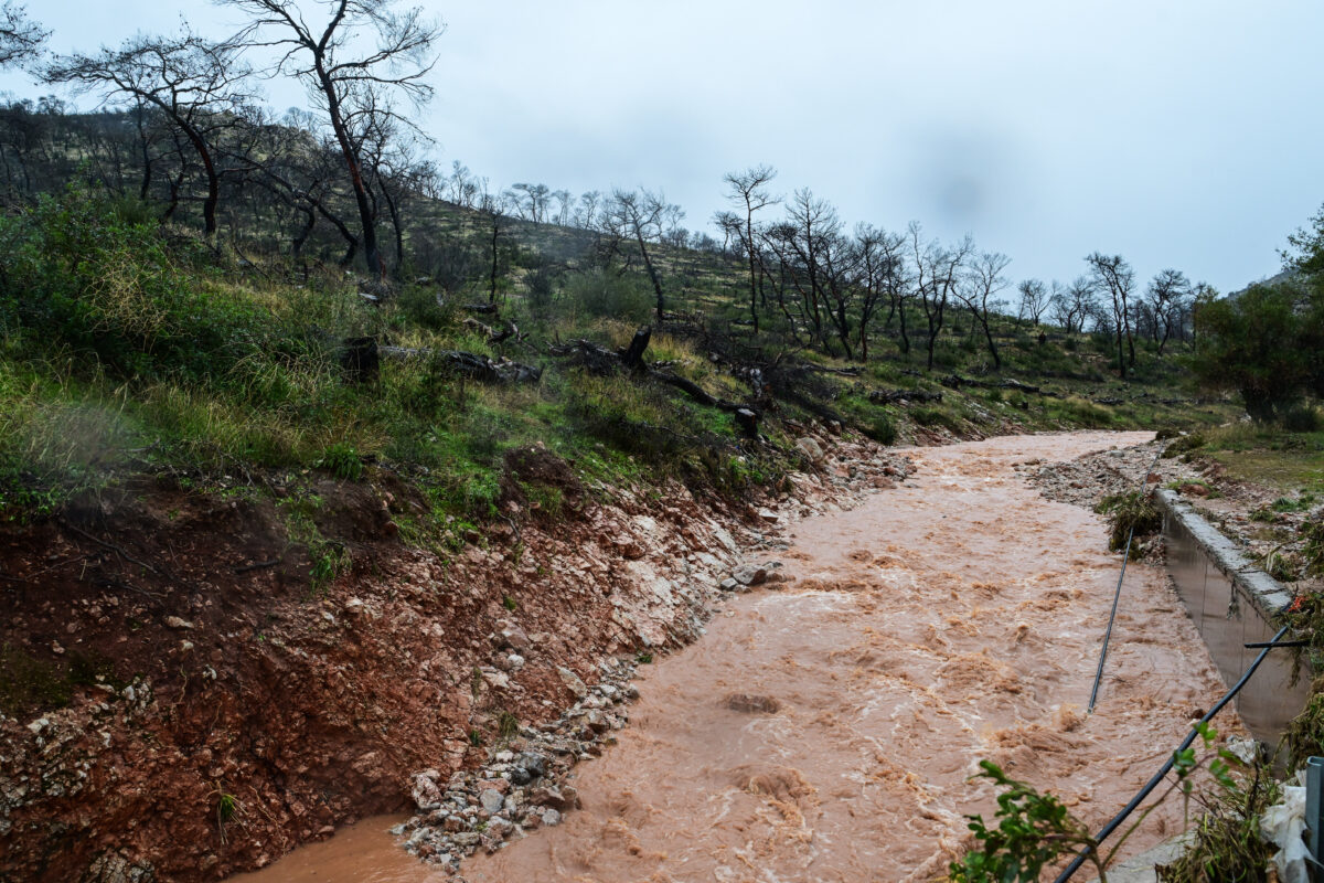 Πλημμύρες στην περιοχή της Μάνδρας από την κακοκαιρία "Byron"