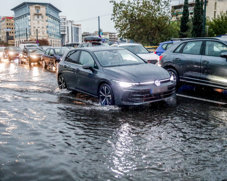 Καιρός: Σφοδρές καταιγίδες από την κακοκαιρία Byron – Οι 10 περιοχές που βρίσκονται στο επίκεντρο