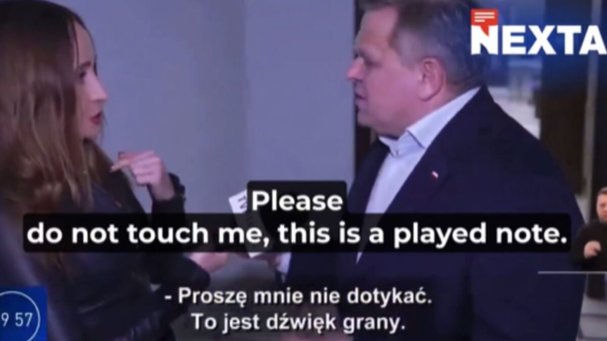 «Παρακαλώ, μη με αγγίζετε» είπε η δημοσιογράφος σε γερουσιαστή της Πολωνίας