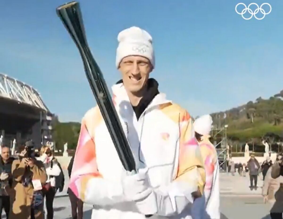 Ο Ακίλε Πολονάρα συμμετείχε στη λαμπαδηδρομία για τους Χειμερινούς Ολυμπιακούς Αγώνες 2026