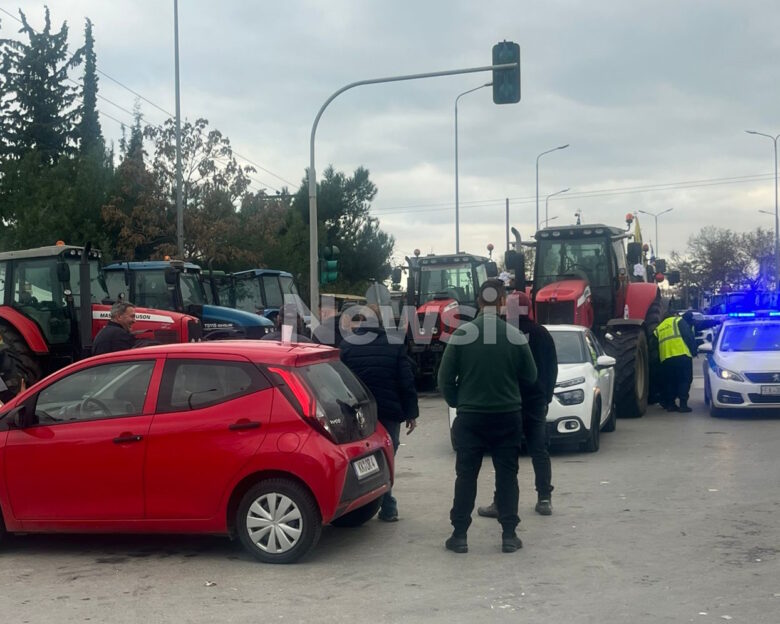 Οδηγός επιβίωσης για τα μπλόκα αγροτών: Ποιοι δρόμοι είναι κλειστοί, σε ποιες περιοχές θα κλείσουν και τους παράδρομους