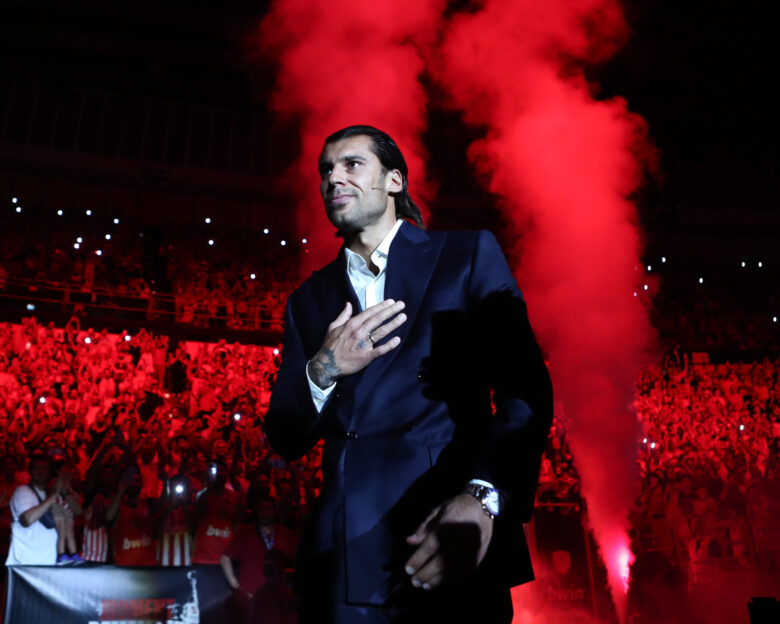 Η Ελλάς Σύρου θα βραβεύσει τον Γιώργο Πρίντεζη στο παιχνίδι με τον Ολυμπιακό