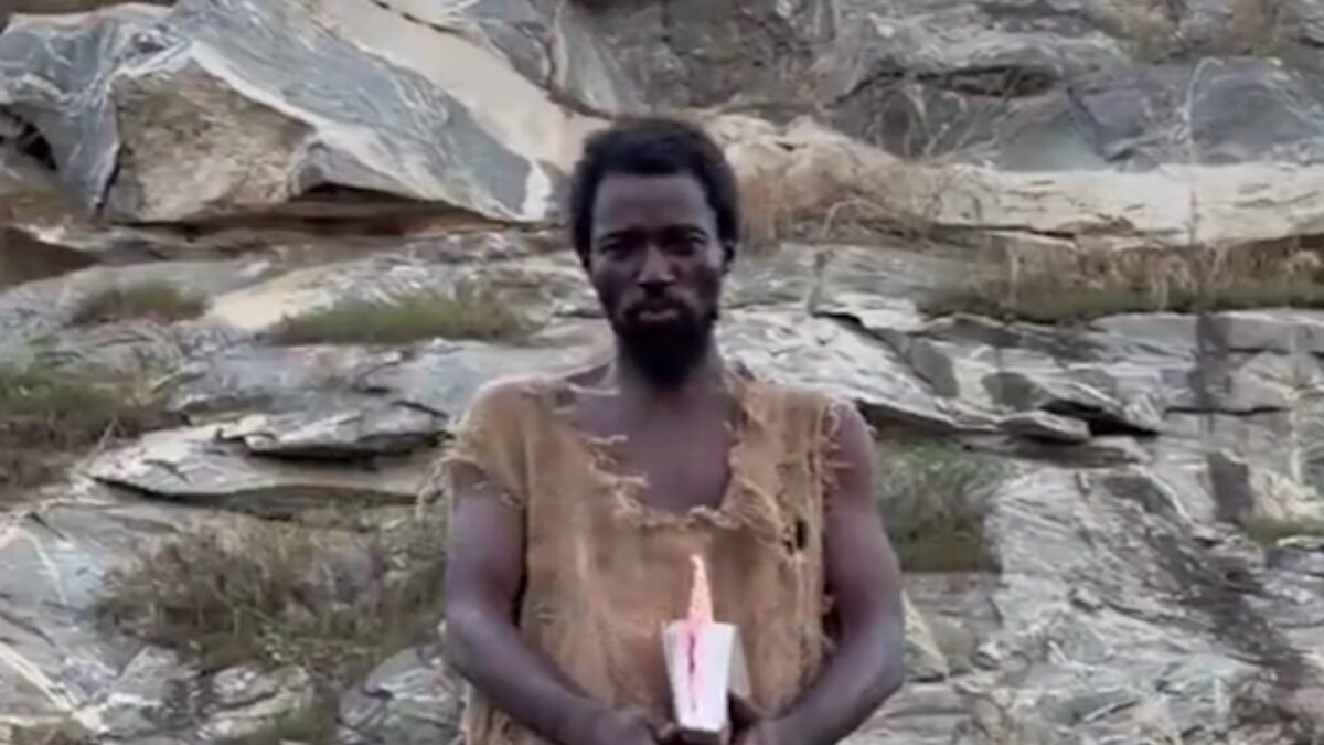 Ψευδοπροφήτης στη Γκάνα προέβλεπε καταστροφή του κόσμου από κατακλυσμό τα Χριστούγεννα - Πιστοί έκαψαν κιβωτό του μετά τα ψέματα