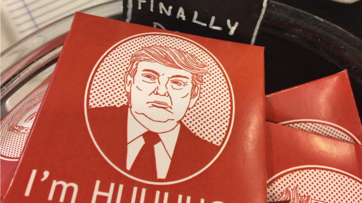 Προφυλακτικά με την εικόνα του Τραμπ