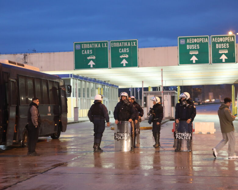 Μπλόκα αγροτών: Έκλεισε επ’ αόριστον για τις νταλίκες το τελωνείο του Προμαχώνα