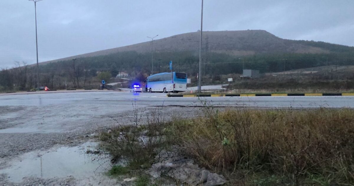 Το λεωφορείο με τους 25 επιβαίνοντες εργαζόμενους στη ΔΕΗ