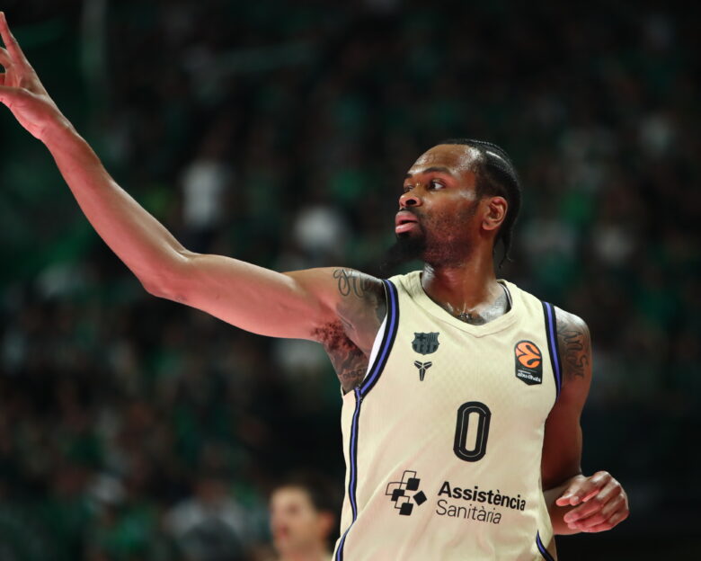 Ο Κέβιν Πάντερ έκανε άσεμνη χειρονομία προς τους οπαδούς στο Ερυθρός Αστέρας – Μπαρτσελόνα