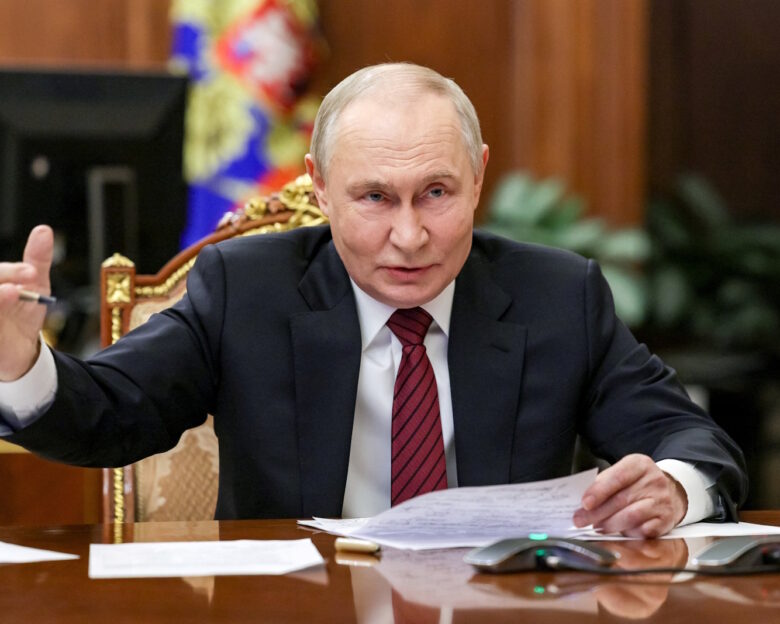 Πούτιν: «Μήνυμα» στήριξης σε Μαδούρο με φόντο την στρατιωτική και πολιτική πίεση των ΗΠΑ στη Βενεζουέλα