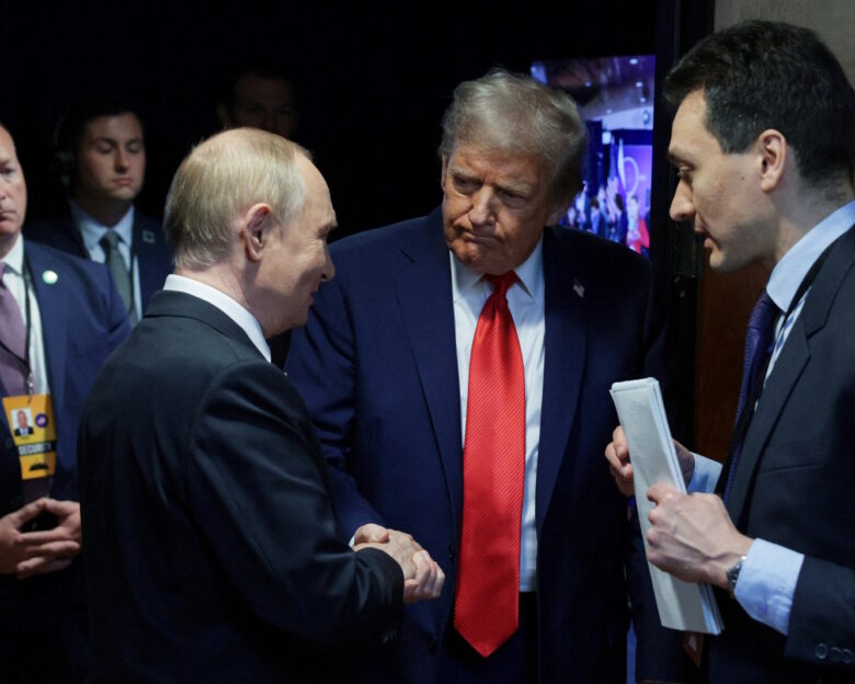 Ο Βλαντίμιρ Πούτιν με τον Ντόναλντ Τραμπ