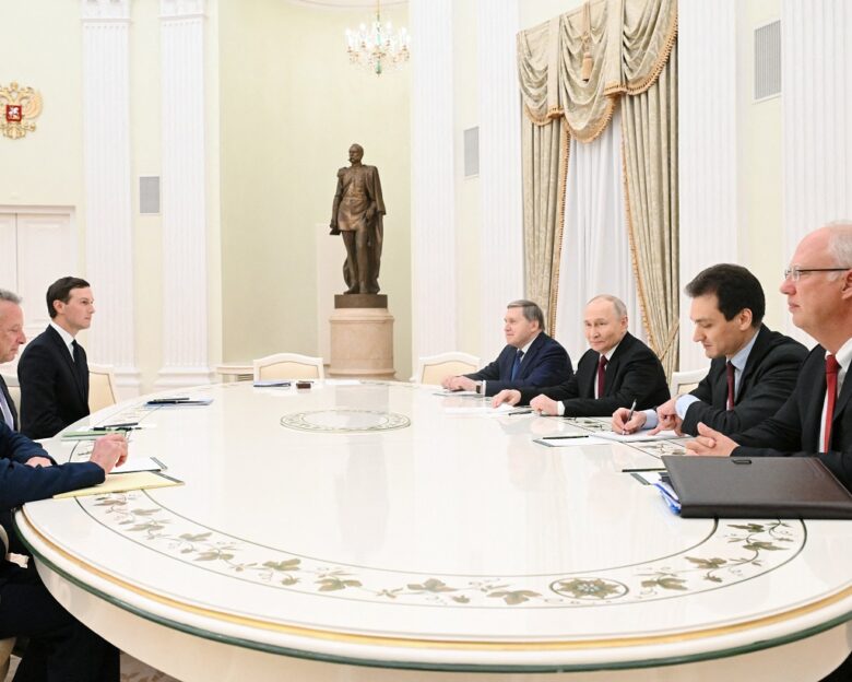 Ξεκινά η συνάντηση του Πούτιν με τους απεσταλμένους του Τραμπ – Η φωτογραφία που διέρρευσε το Κρεμλίνο