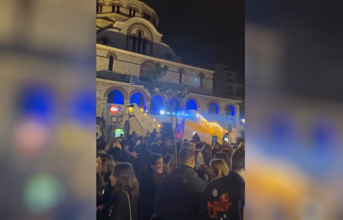 Γαλάτσι: Rave πάρτι του δήμου Αθηναίων στα σκαλιά εκκλησίας με DJ και φωτορυθμικά – Δείτε βίντεο