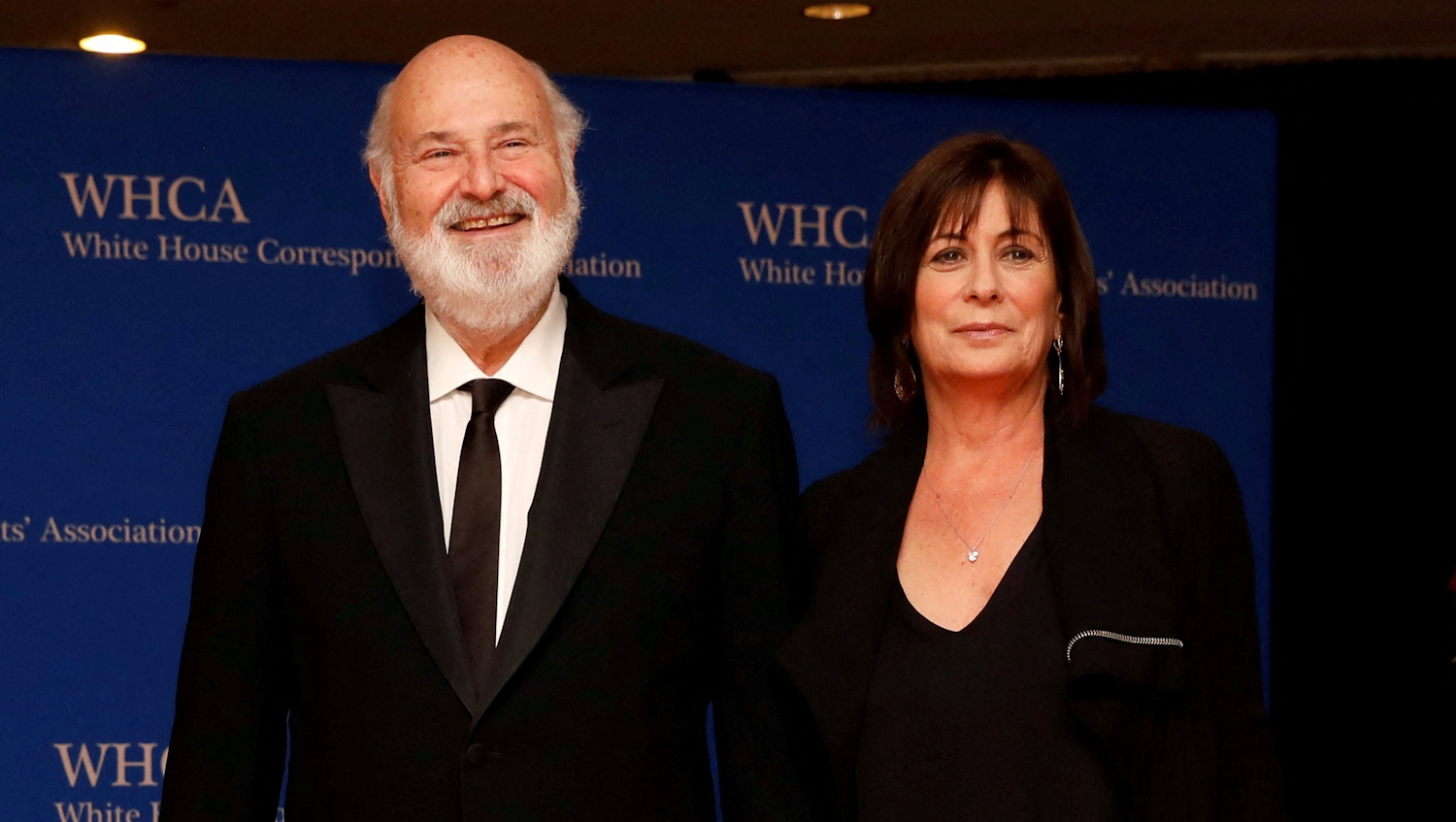 FILE PHOTO: Actor Reiner and his wife arrive on the red carpet at the White House Correspondents' Association dinner in Washington O Ρομπ Ράινερ και η σύζυγός του Μισέλ