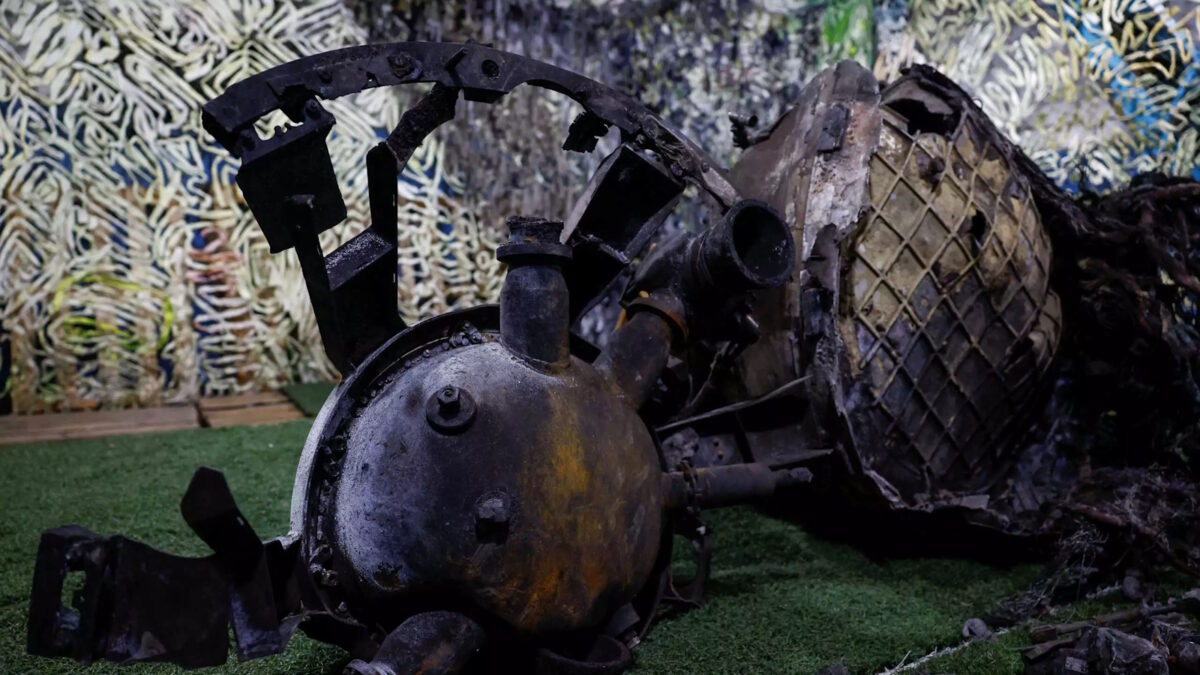 Τμήματα του ρωσικού βαλλιστικού πυραύλου Oreshnik που χτύπησε την πόλη Ντνίπρο