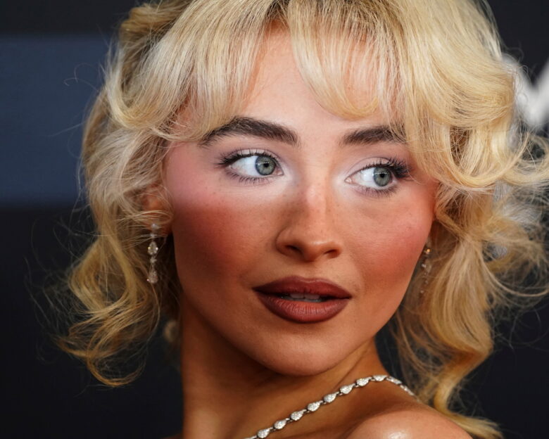 Η Σαμπρίνα Κάρπεντερ απαγορεύει στον Λευκό Οίκο να χρησιμοποιεί την μουσική της – «Μην με εμπλέκετε στην απάνθρωπη ατζέντα σας»