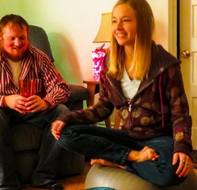 Η Σαμάνθα με τον Τόμας στο πανεπιστήμιο