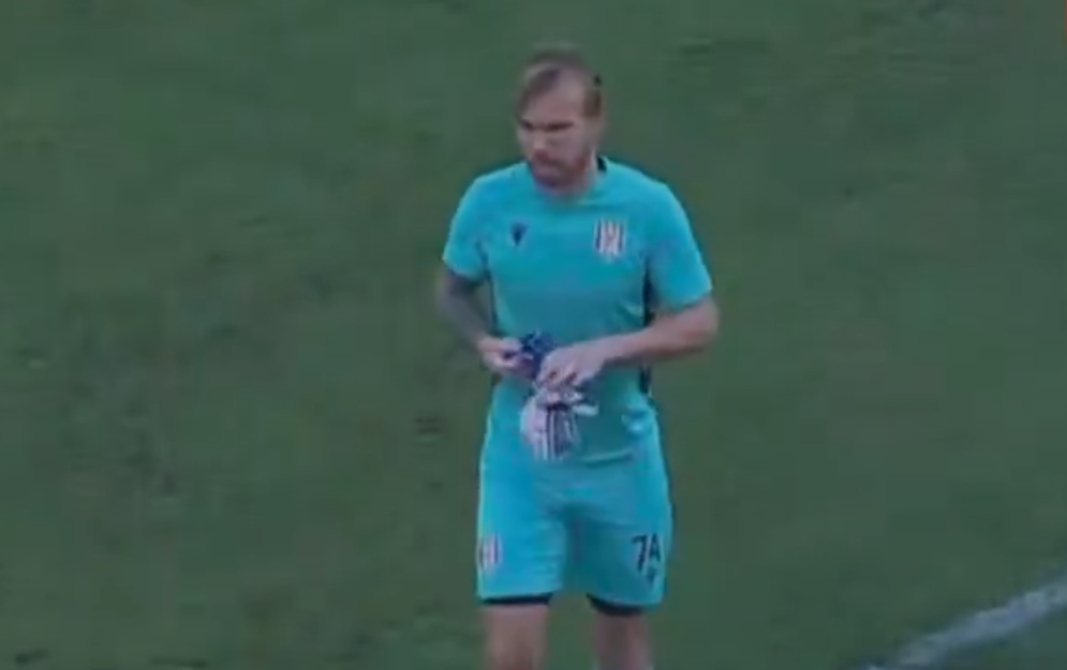 Ο τερματοφύλακας κατά τη διάρκεια της αποχώρησής του