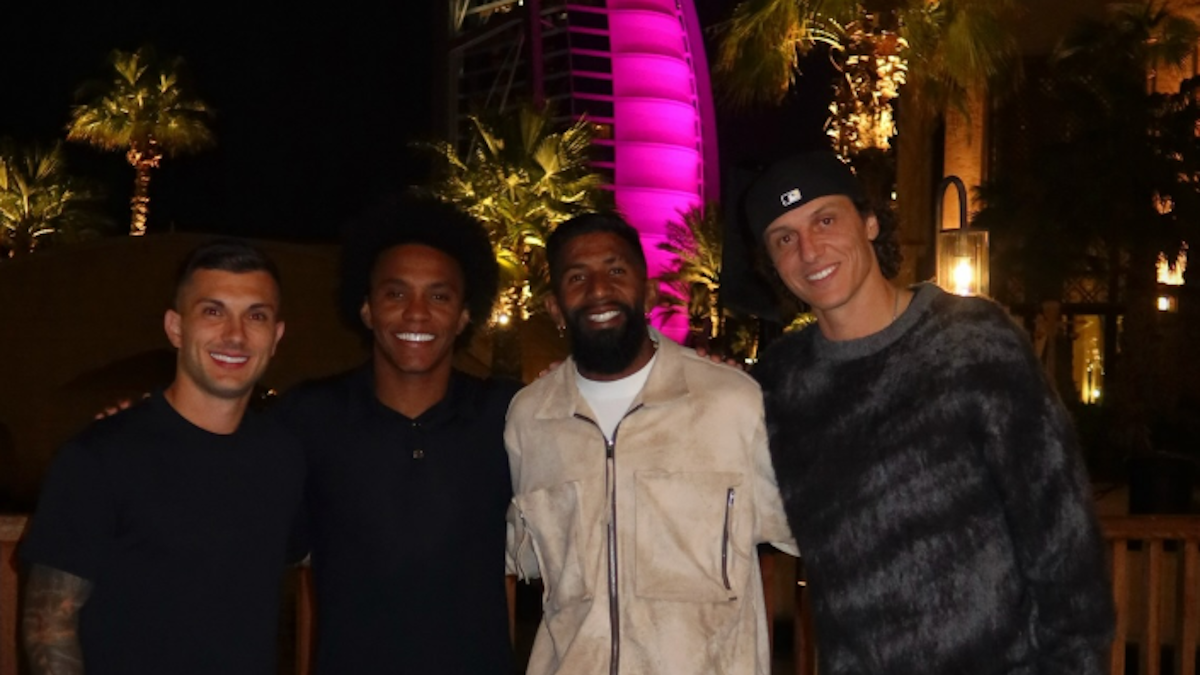 Ο Ρόντινει με τους Στρεφέτσα, Λουίζ και Γούλιαν στο Ντουμπάι