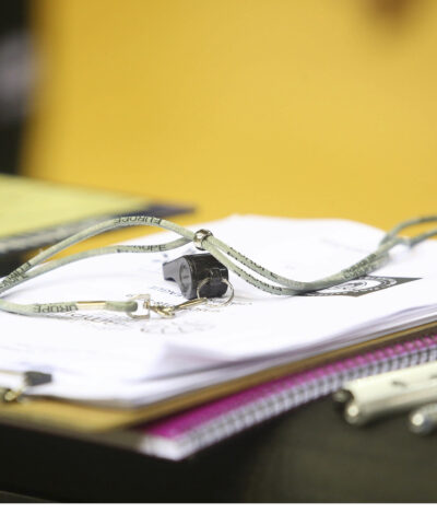 Φωτογραφία αρχείου με σφυρίχτρα διαιτητή